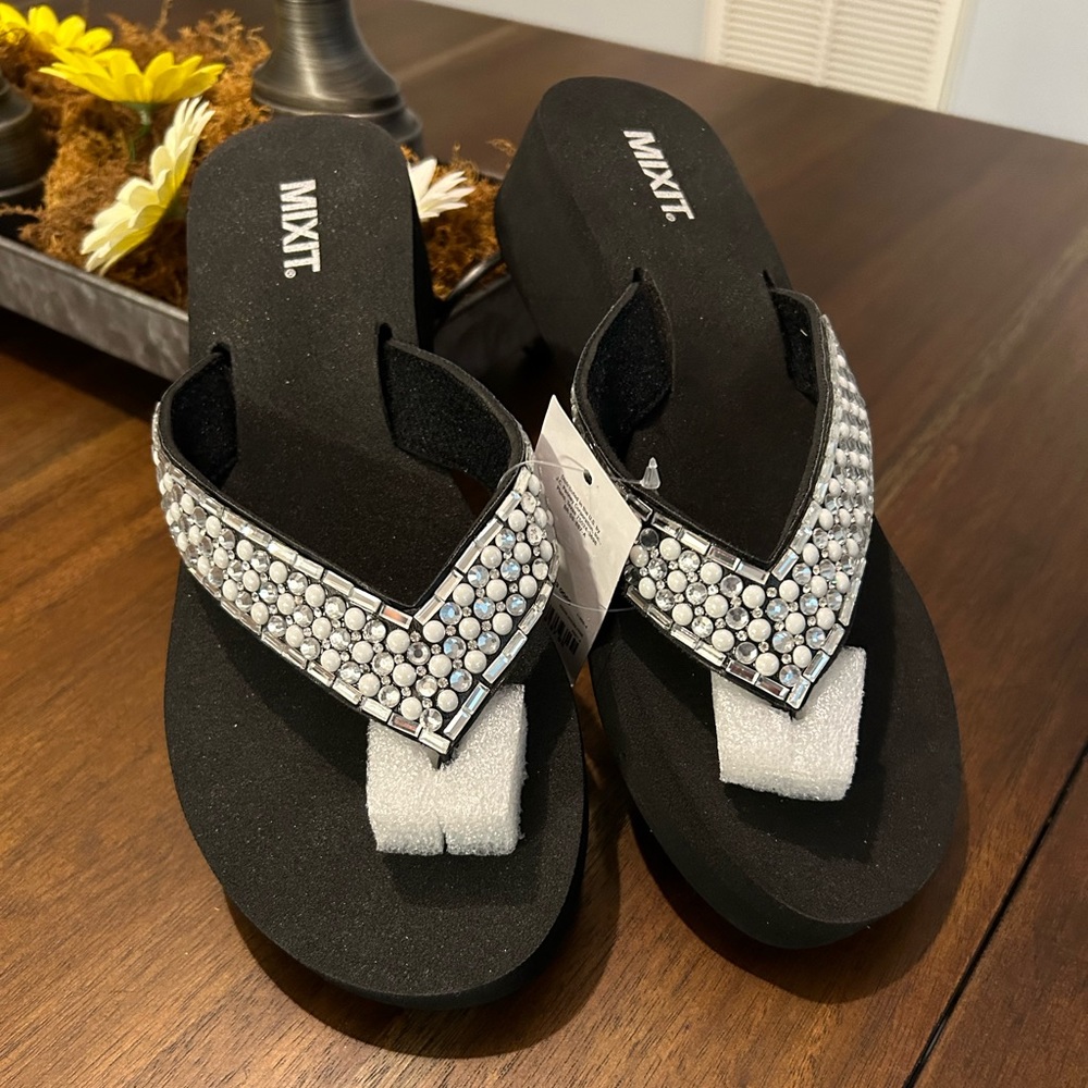 Mixit Rhinestone/Pearl Women’s Sandals Size 7 NWT